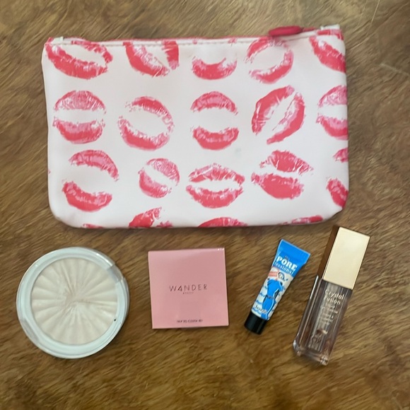 ipsy Other - NWOT Ipsy makeup bag with samples